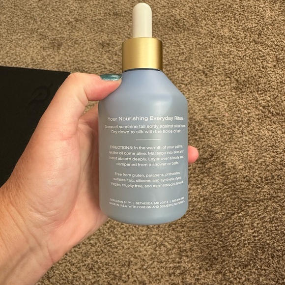 Cerulean 6 Honeyed Halo Body Oil in Cloudline - Picture 2 of 5